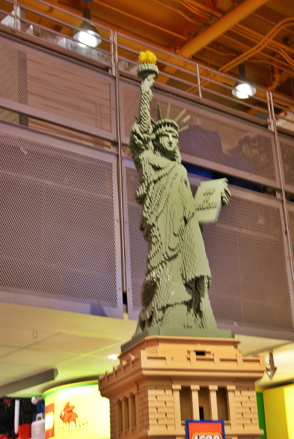 Estatua de la libertad hecha con Lego