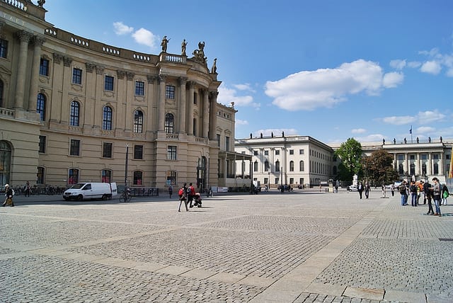 Bebelplatz, quema de libros en Berlín