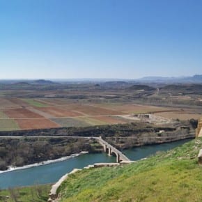 Vistas puente medieval de San Vicente de la Sonsierra